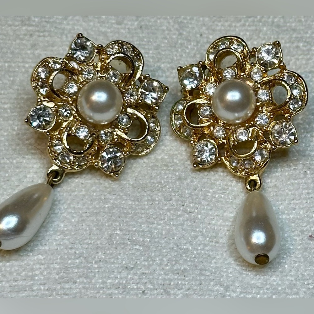 Vintage, Elegant, Gold, Crystal and Pearl Drop Earrings